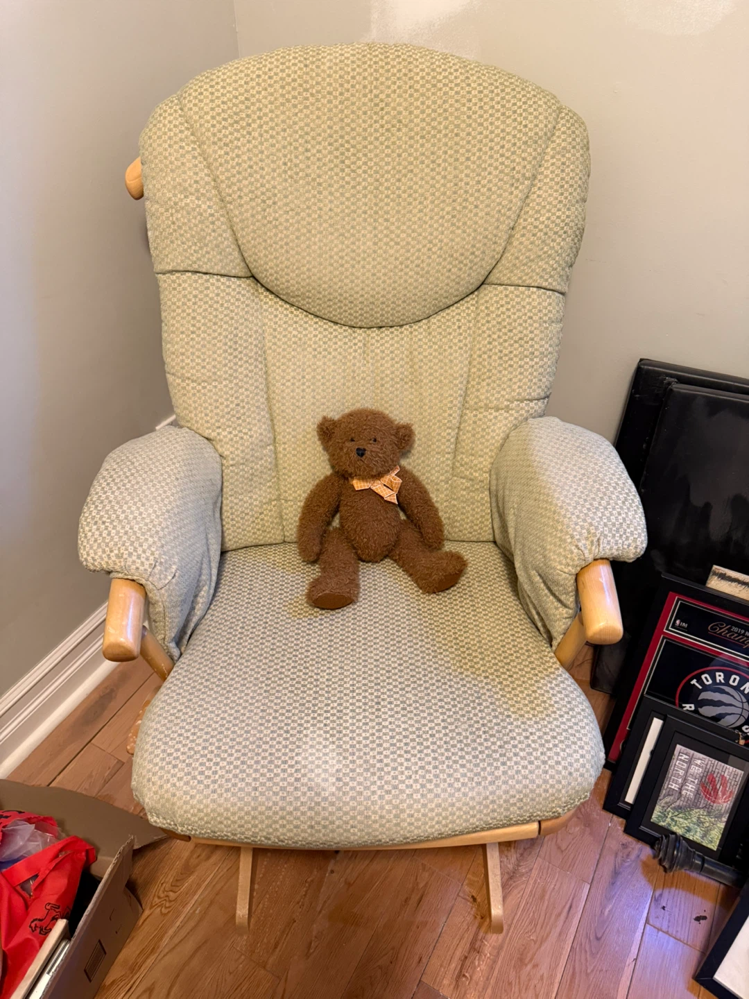 Comfortable Glider Rocker Chair