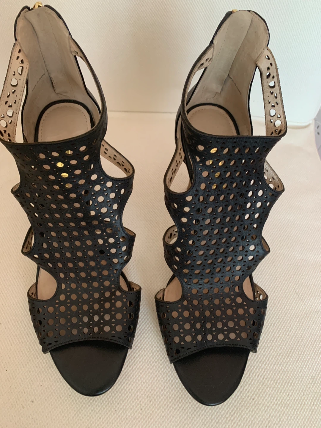 Louise et Cie Black, 9 1/2 M. Pick up only Islington/Evans
