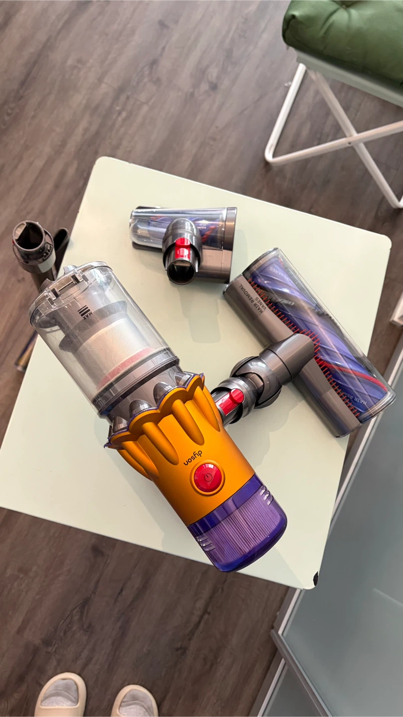 Moving sale❗️Dyson Cordless Vacuum Cleaner - photo 2