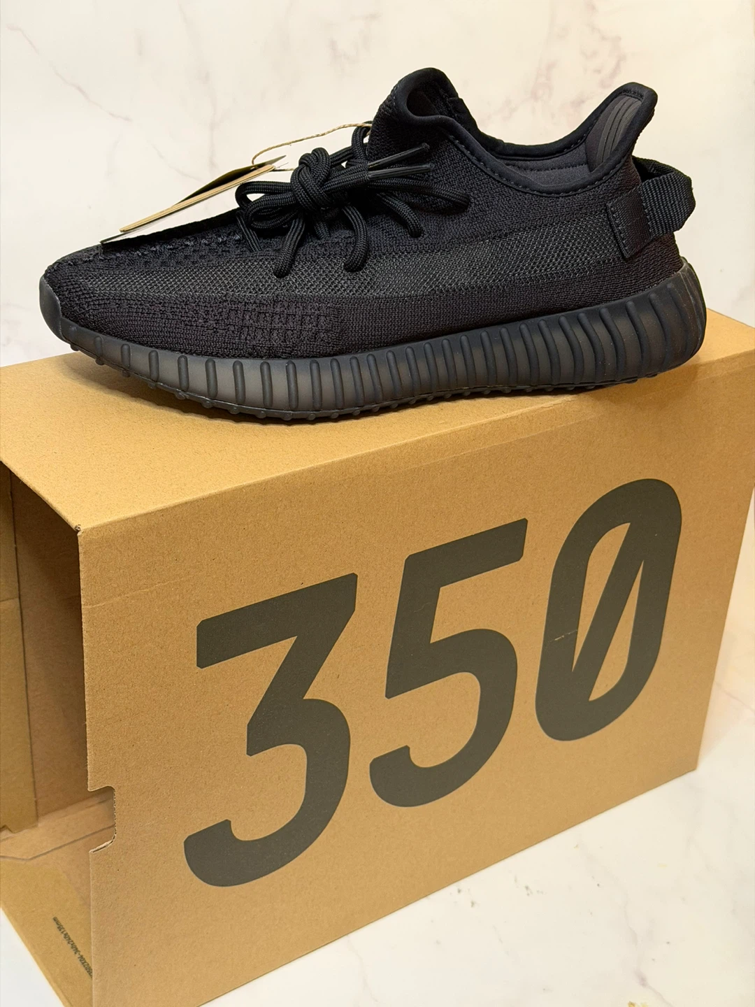 Adidas Yeezy Boost 350 V2 Onyx  Size US 7.5 (NEW)