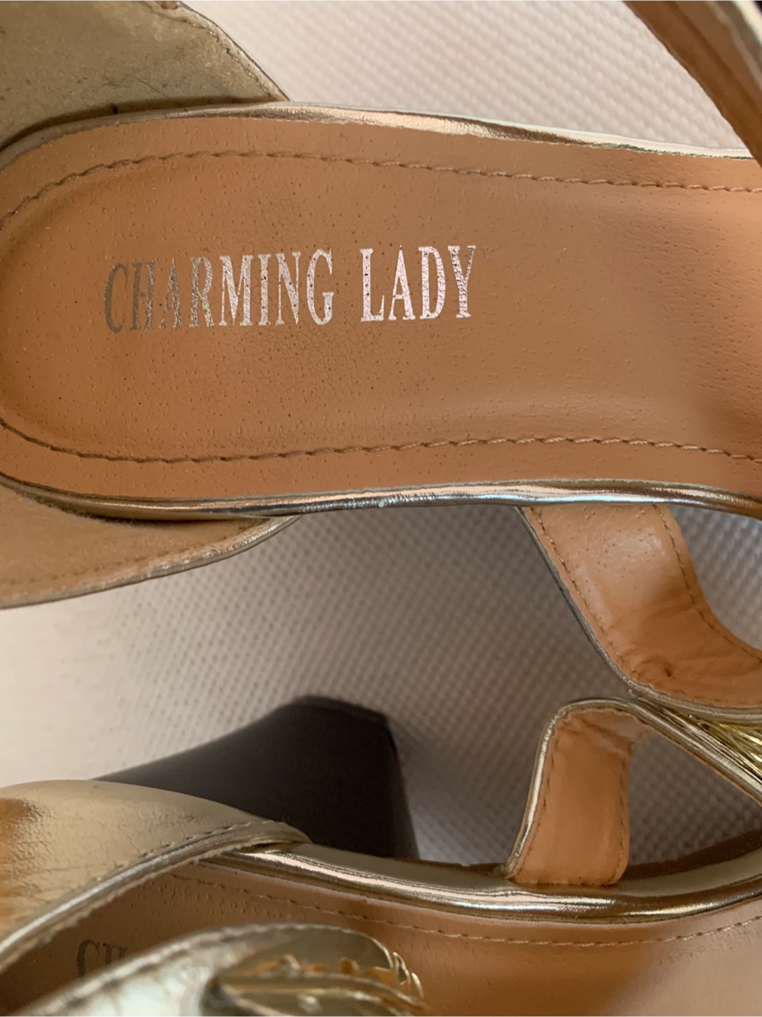 Charming Lady Gold Sandals 10, pick up only Islington/ Evans - photo 3