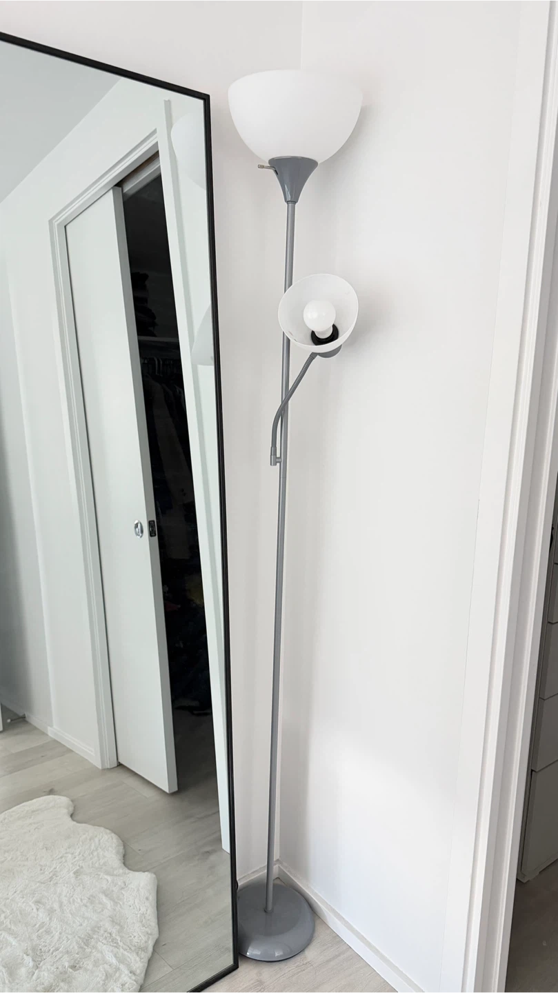 Floor Lamp with Adjustable Reading Light