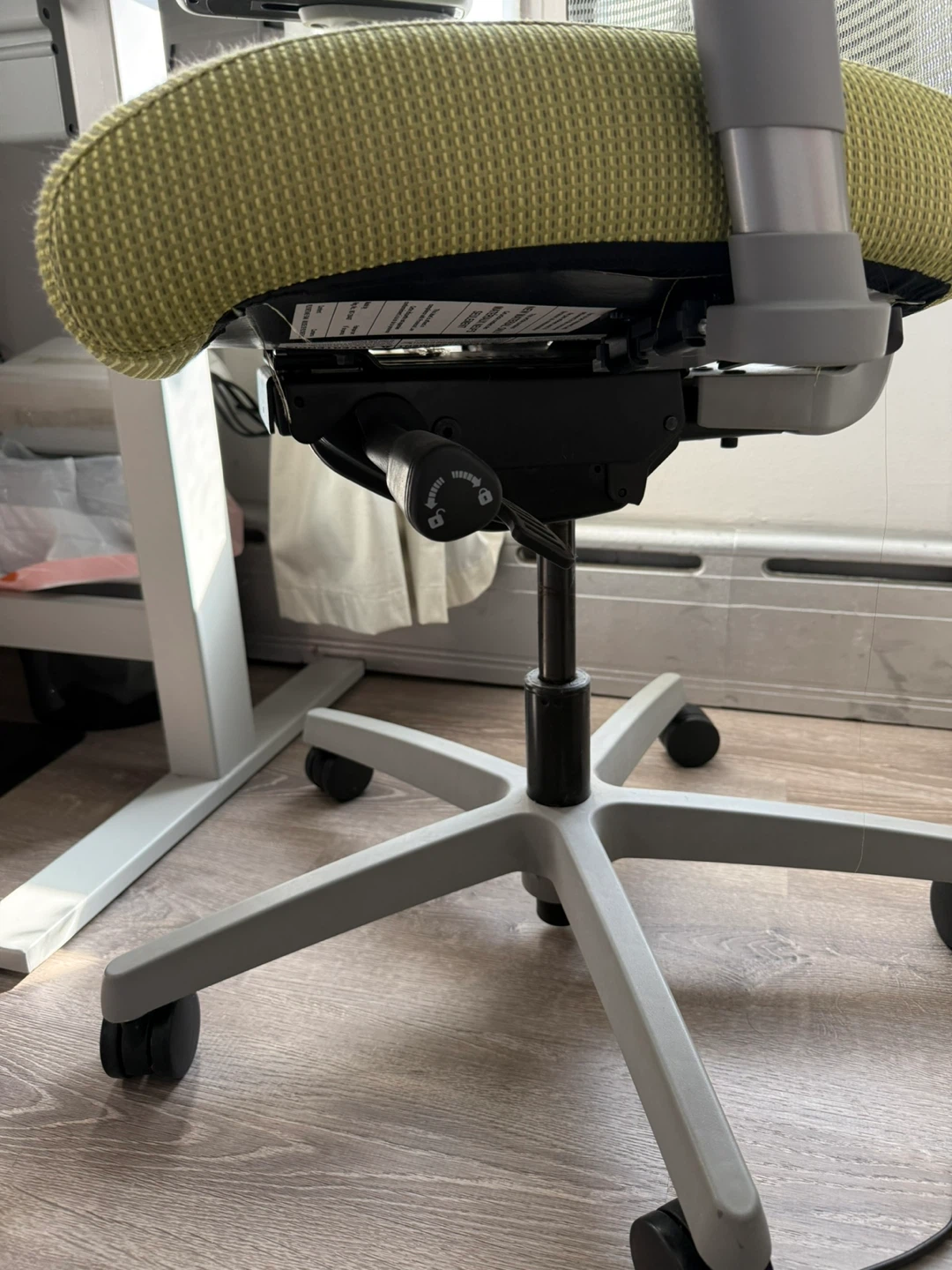 Ergonomic Office Chair - Green Seat & Mesh Back - photo 4