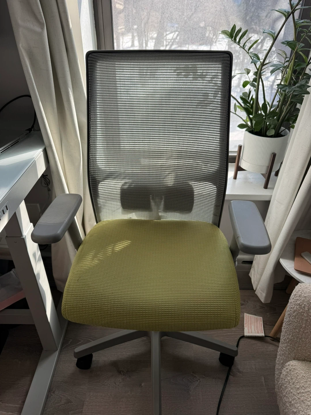 Ergonomic Office Chair - Green Seat & Mesh Back - photo 2
