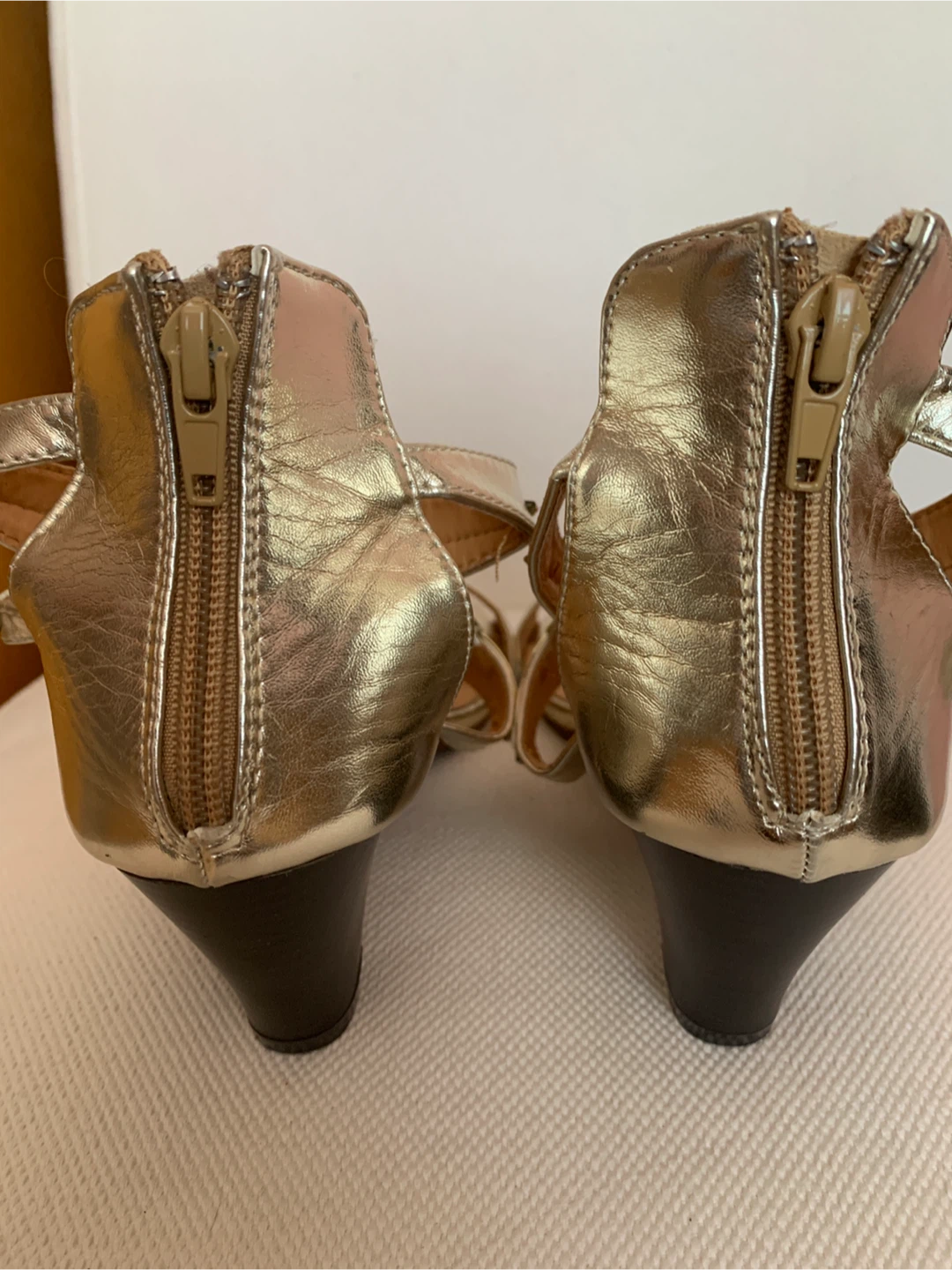 Charming Lady Gold Sandals 10, pick up only Islington/ Evans - photo 4
