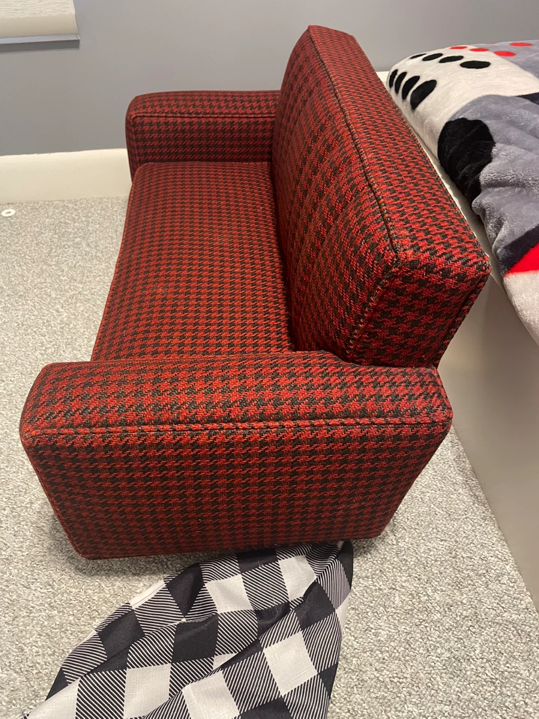 Small child’s couch or pet bed - photo 2