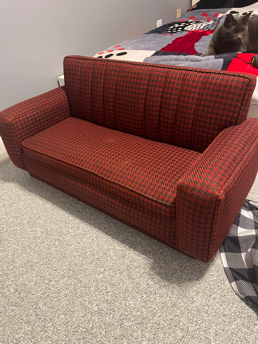Small child’s couch or pet bed