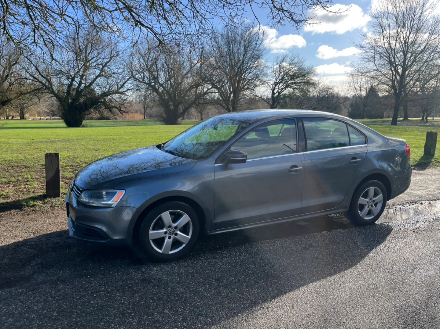 Grey Volkswagen Jetta Sedan - photo 2