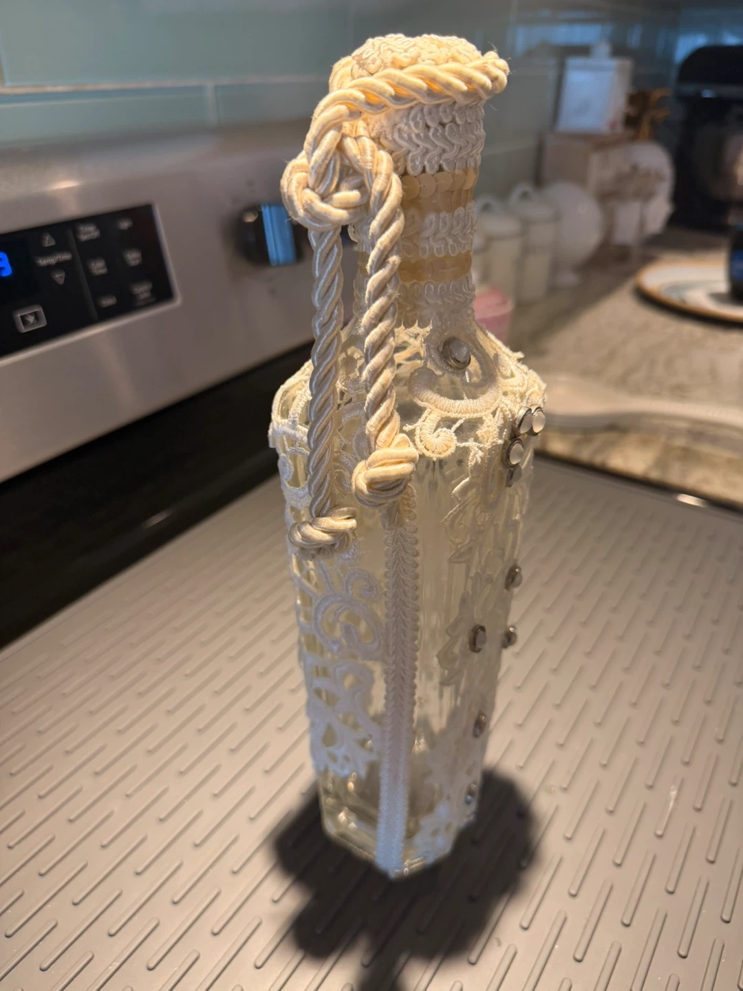 Decorative Lace Covered Bottle with Rope Handle🏆 - photo 2