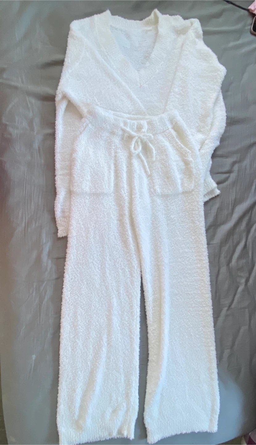 White Fuzzy Lounge Set - photo 2