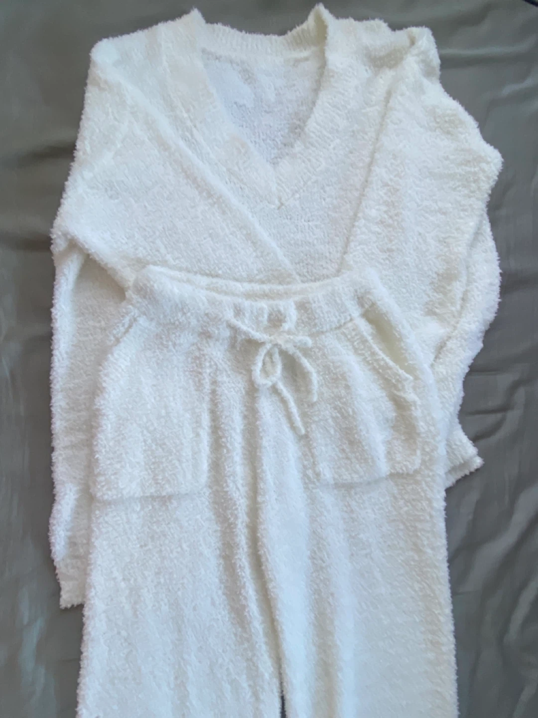 White Fuzzy Lounge Set