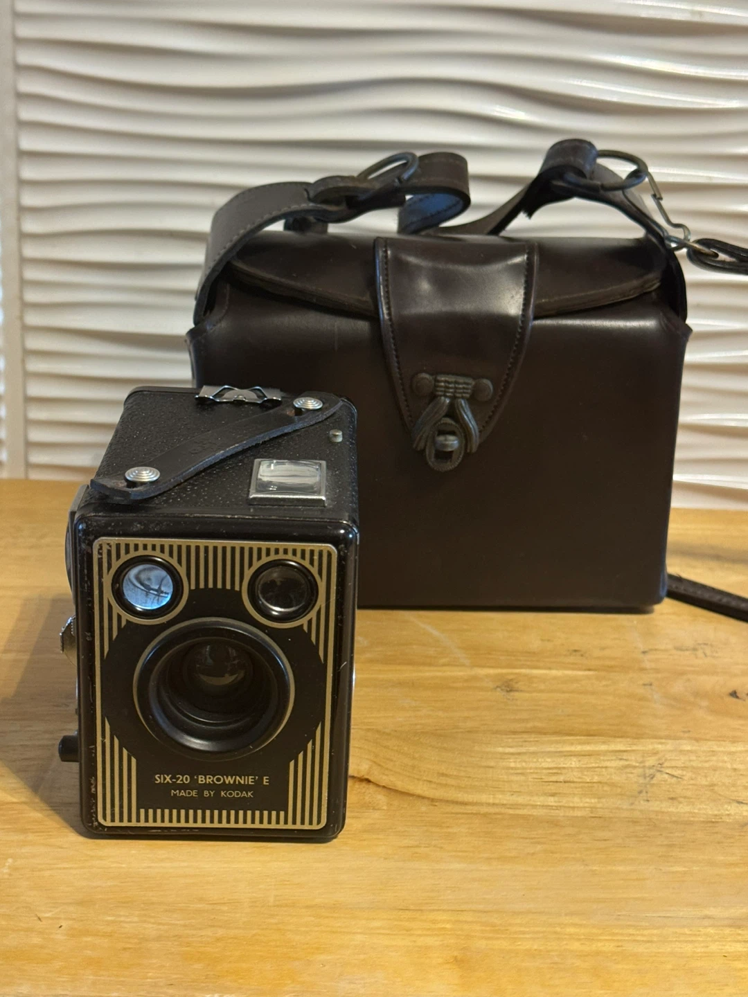 Kodak Six-20 Brownie E Camera - photo 4