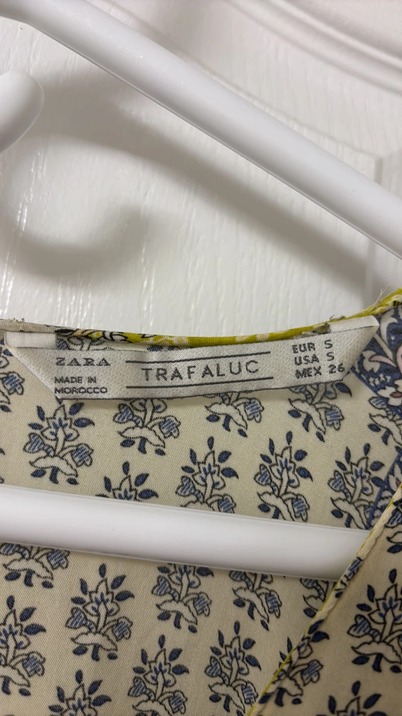 Zara Yellow and Blue Patterned Blouse size small - photo 2
