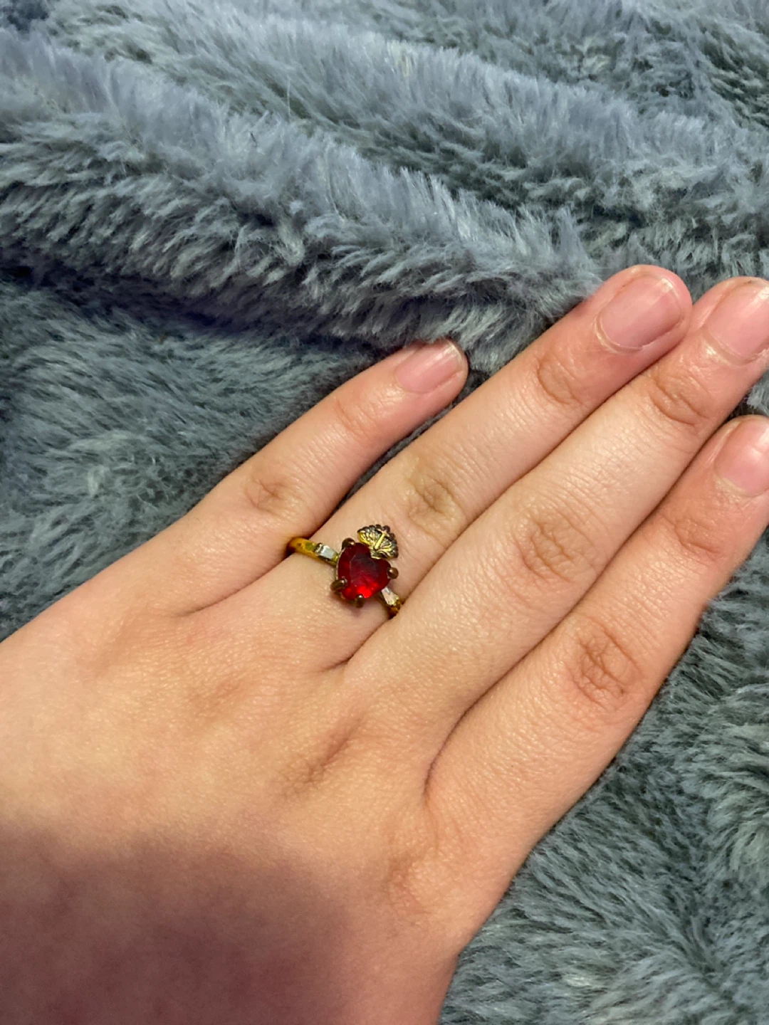 Gold-tone ring with square-cut gemstone 🏆 - photo 4