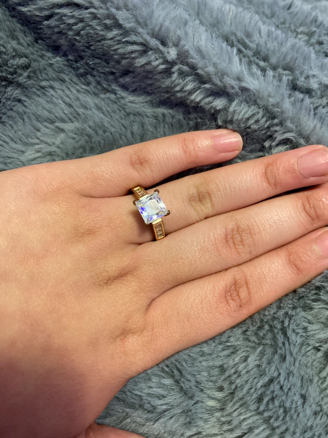 Gold-tone ring with square-cut gemstone 🏆 - photo 5