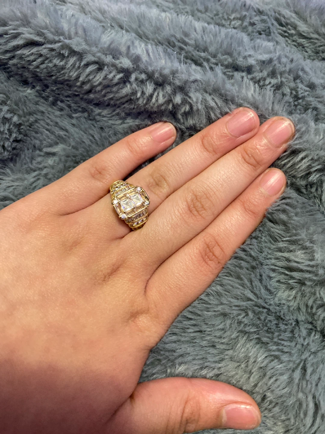 Gold-tone ring with square-cut gemstone 🏆 - photo 3