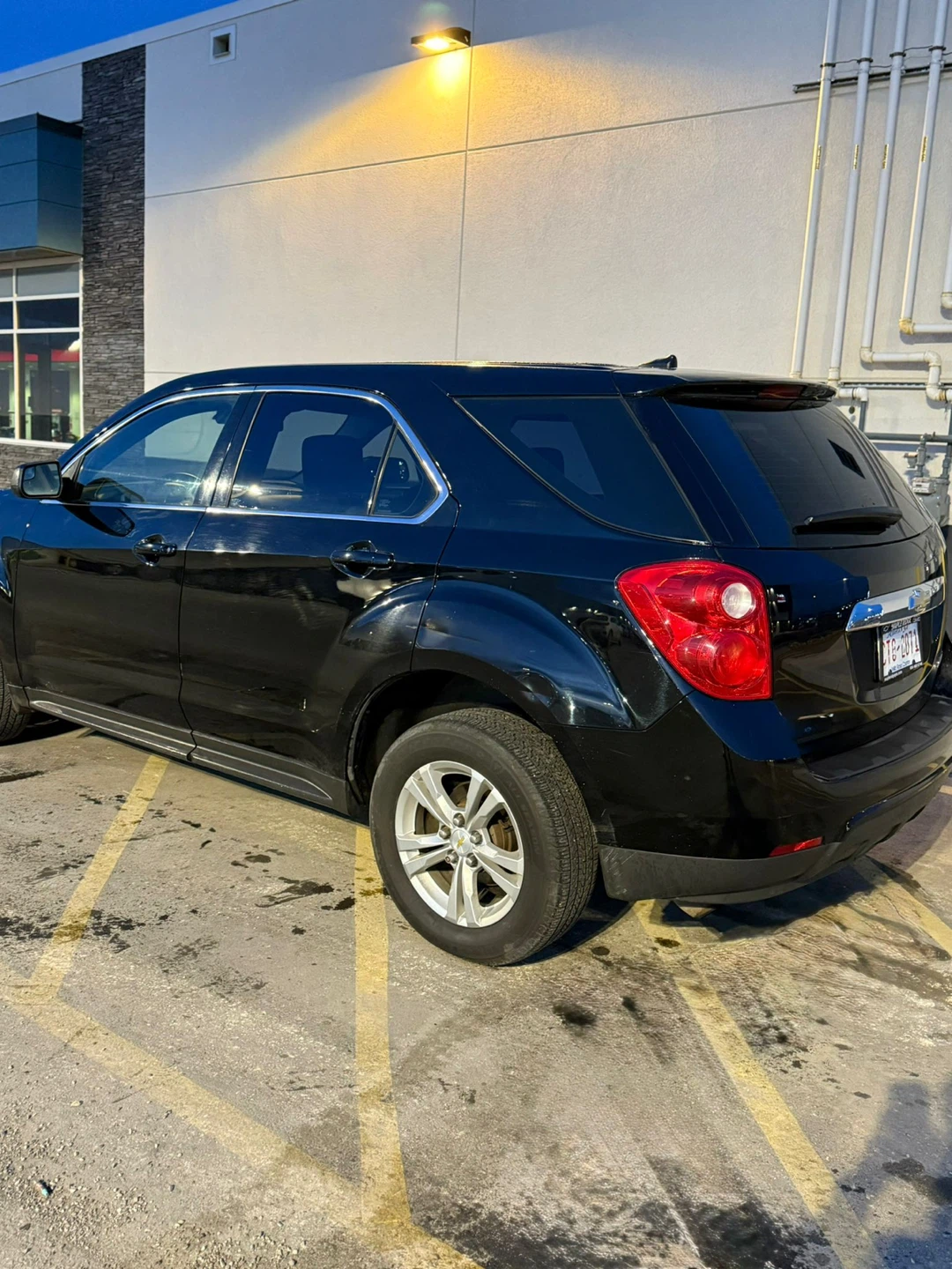 Black Chevrolet Equinox SUV - photo 3