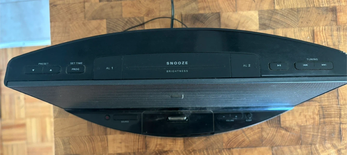 Philips AJ7040D/37 Clock Radio Speaker Dock - photo 2