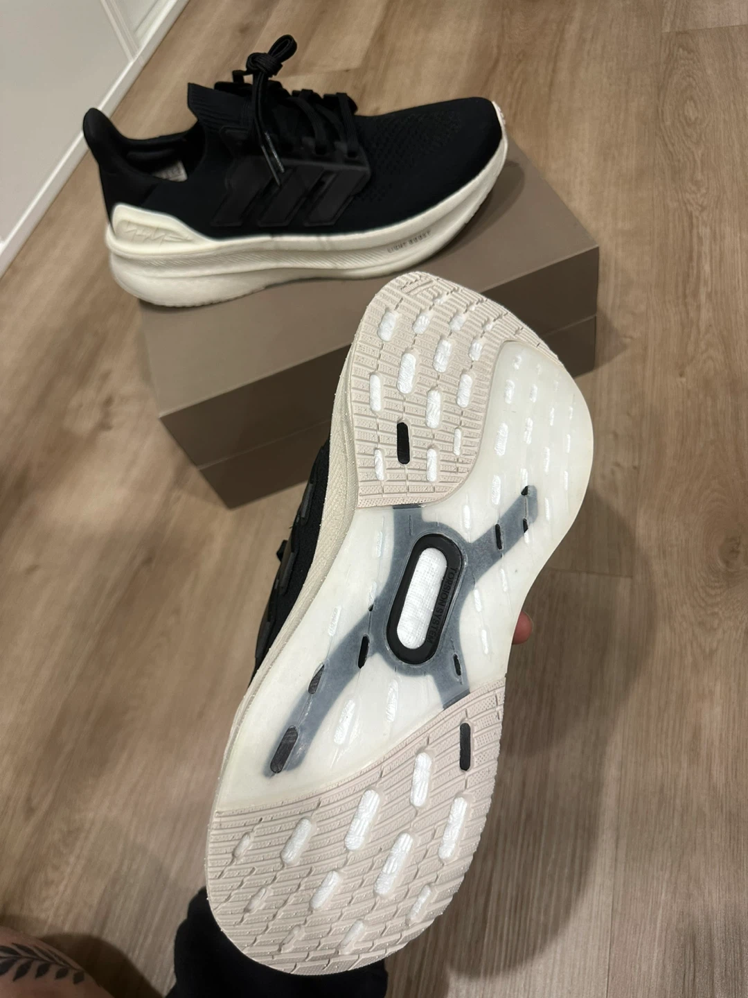 Y-3 Ultraboost 5 Shoes - photo 3