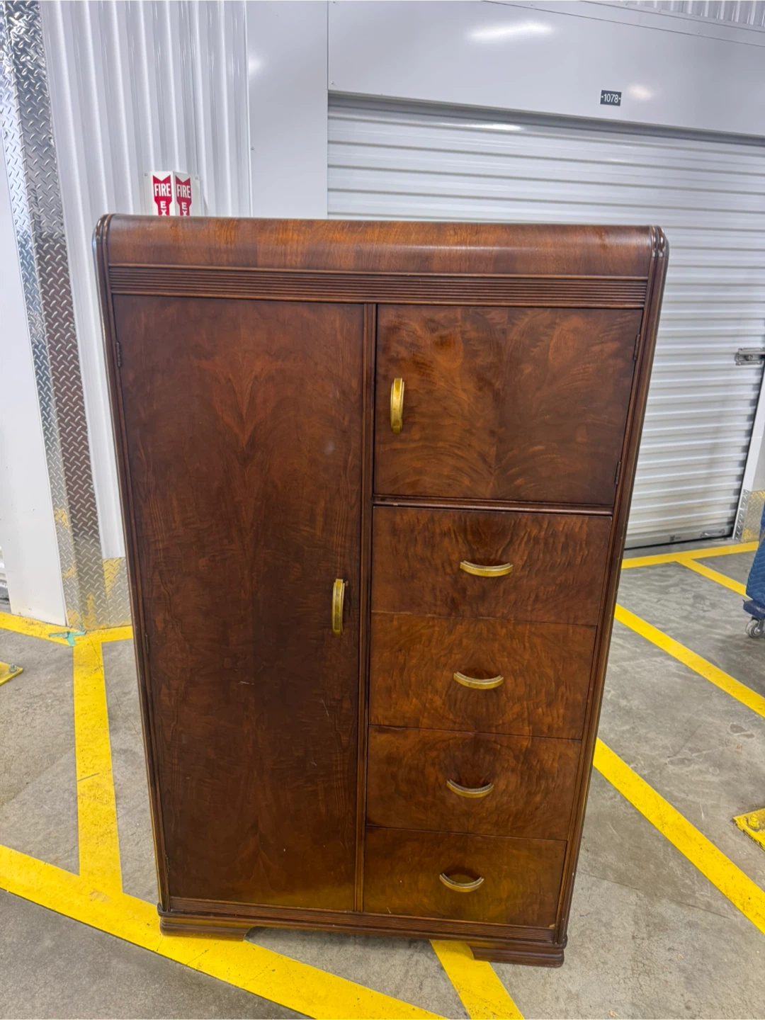 Free delivery armor wardrobe