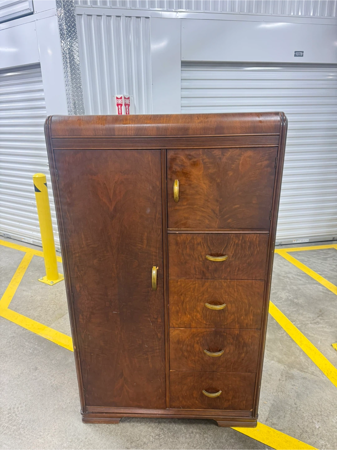 Free delivery armor wardrobe - photo 2