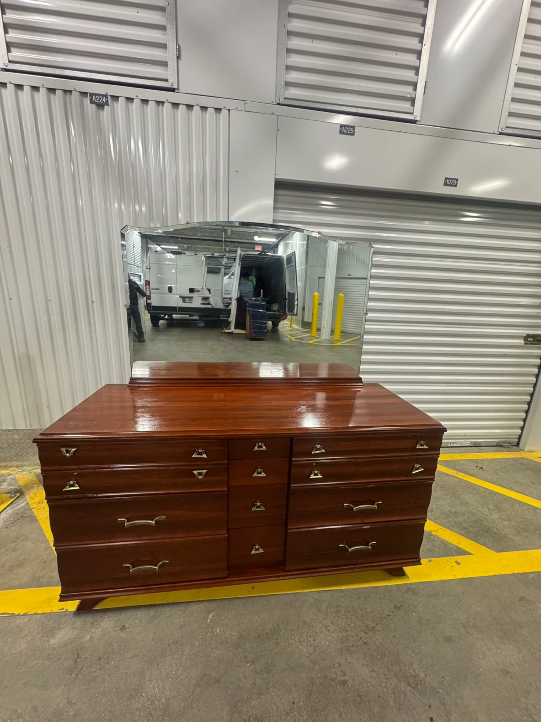 Free delivery mcm dresser & mirorr
