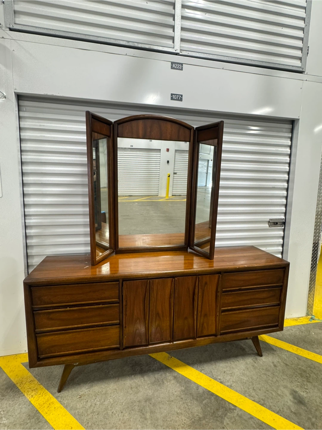 Free delivery mcm united dresser