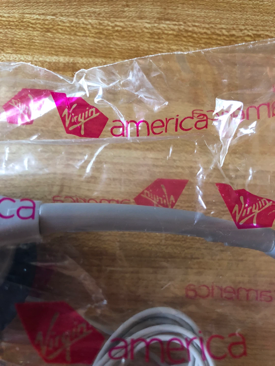 🏆 Virgin America Headphones - photo 2