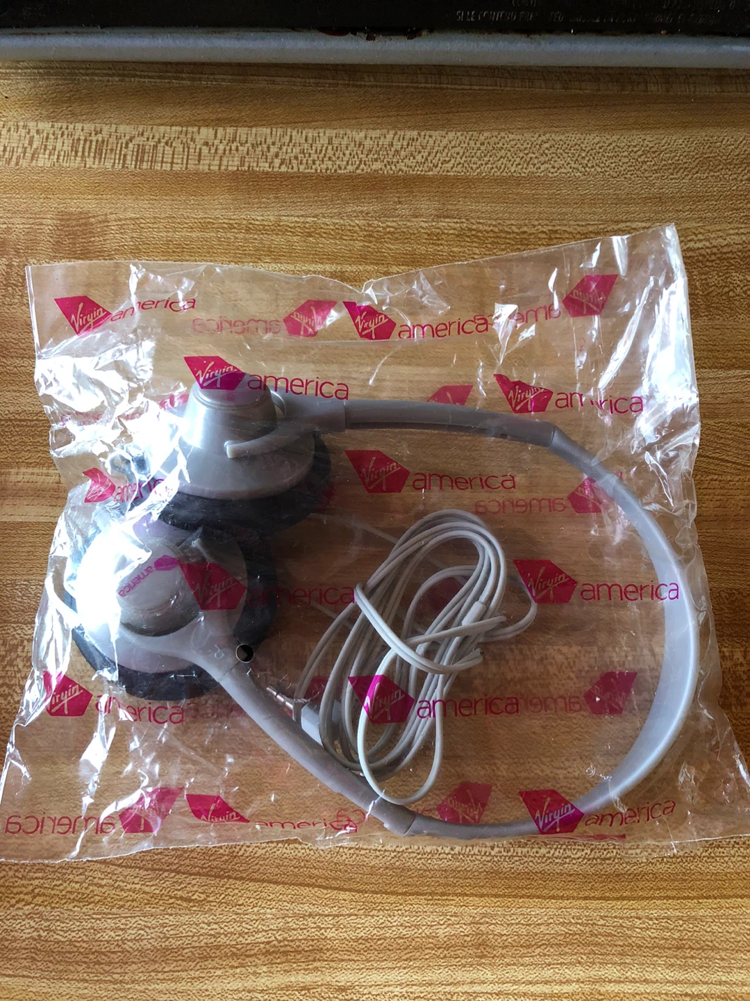🏆 Virgin America Headphones