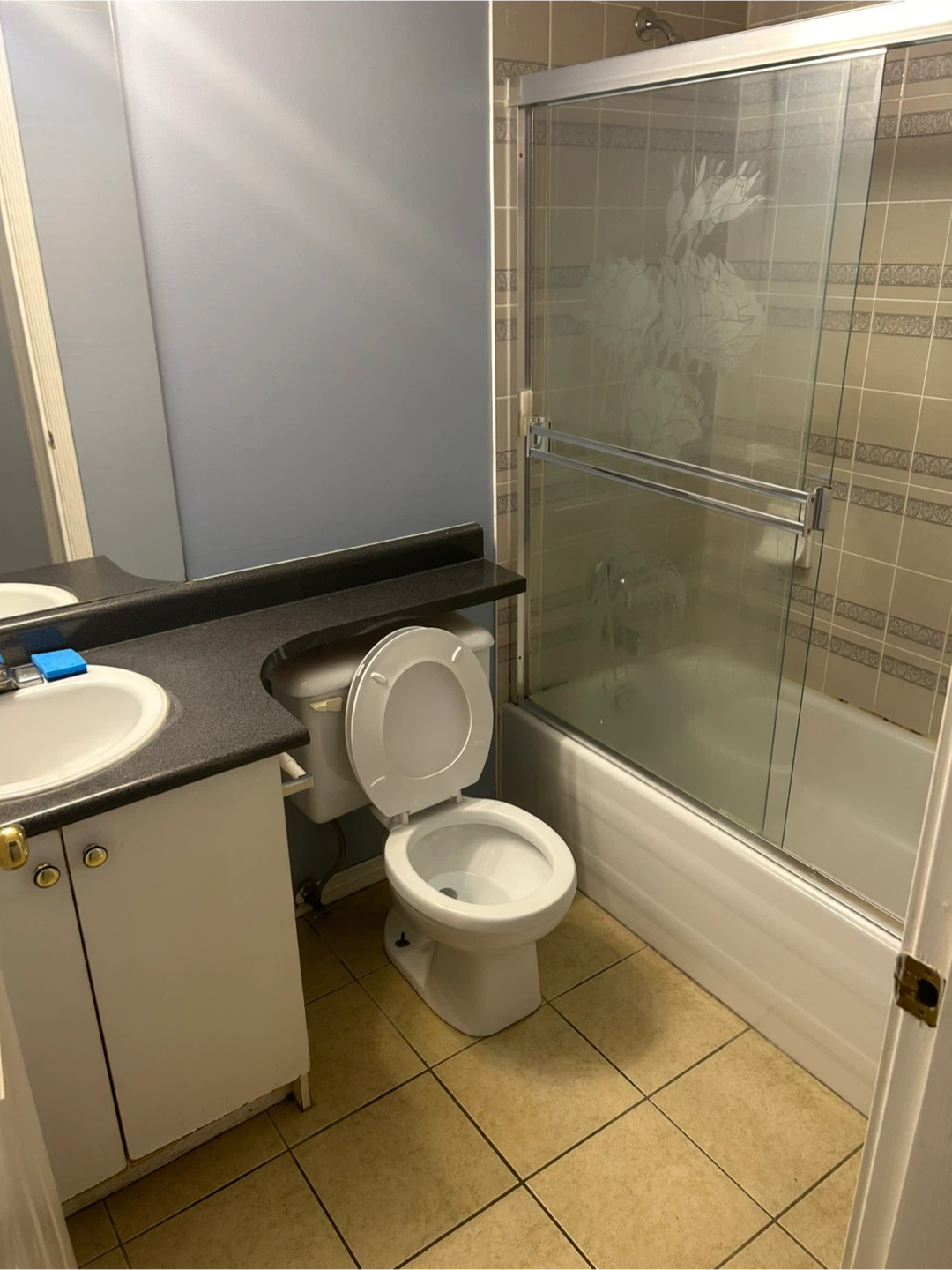 One Bedroom One Bathroom Bedroom Suite for Rent - photo 2