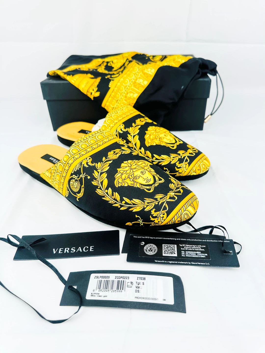 Versace Medusa Print Slip-On Slippers - Black/Gold