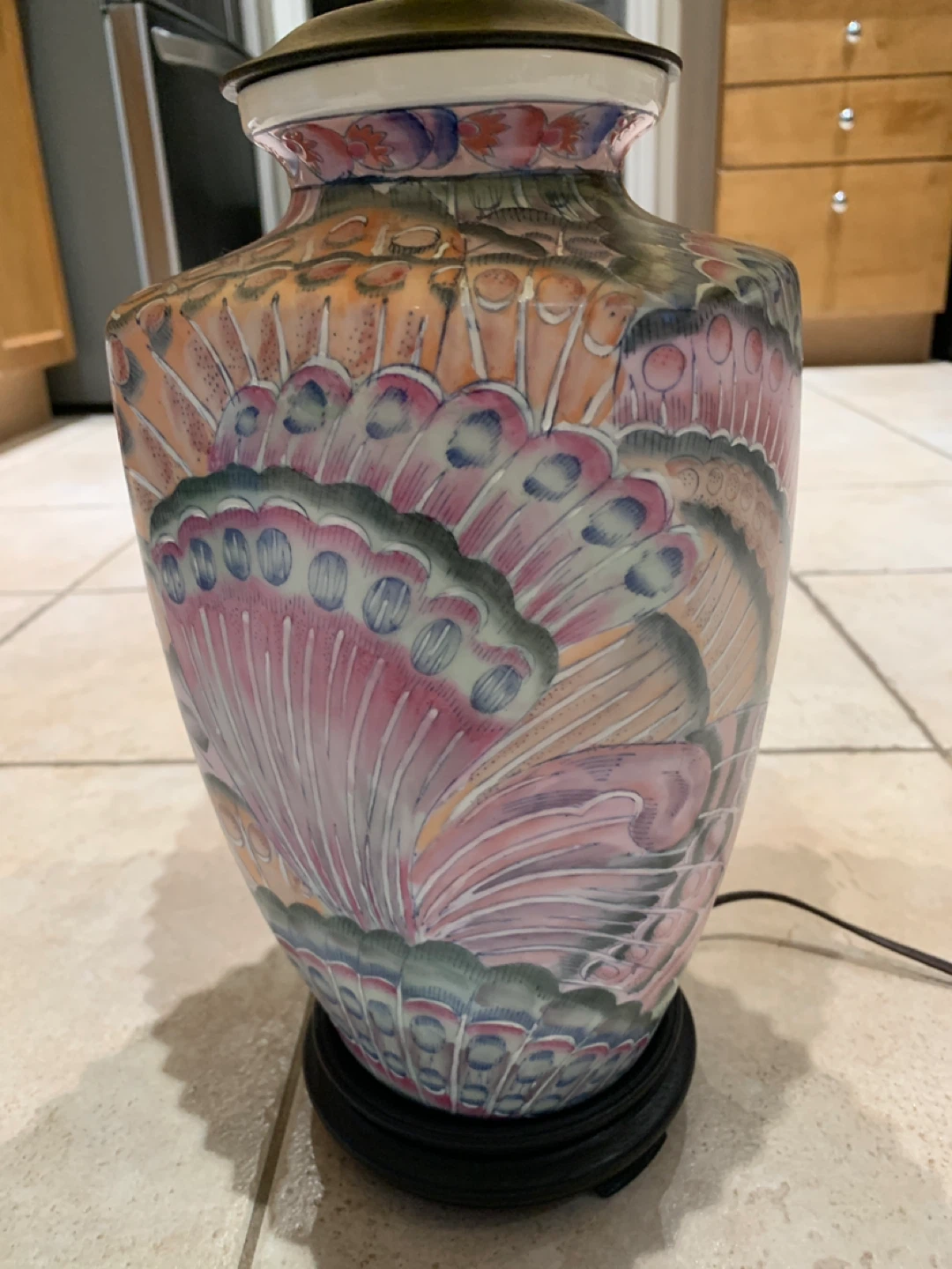 Vintage Famille Rose Porcelain Table Lamp - photo 2