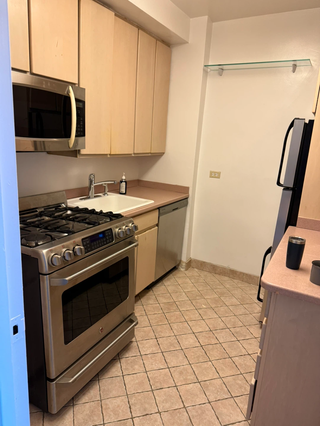 Kitchen Appliances GE Stainless Steel & Frigidaire