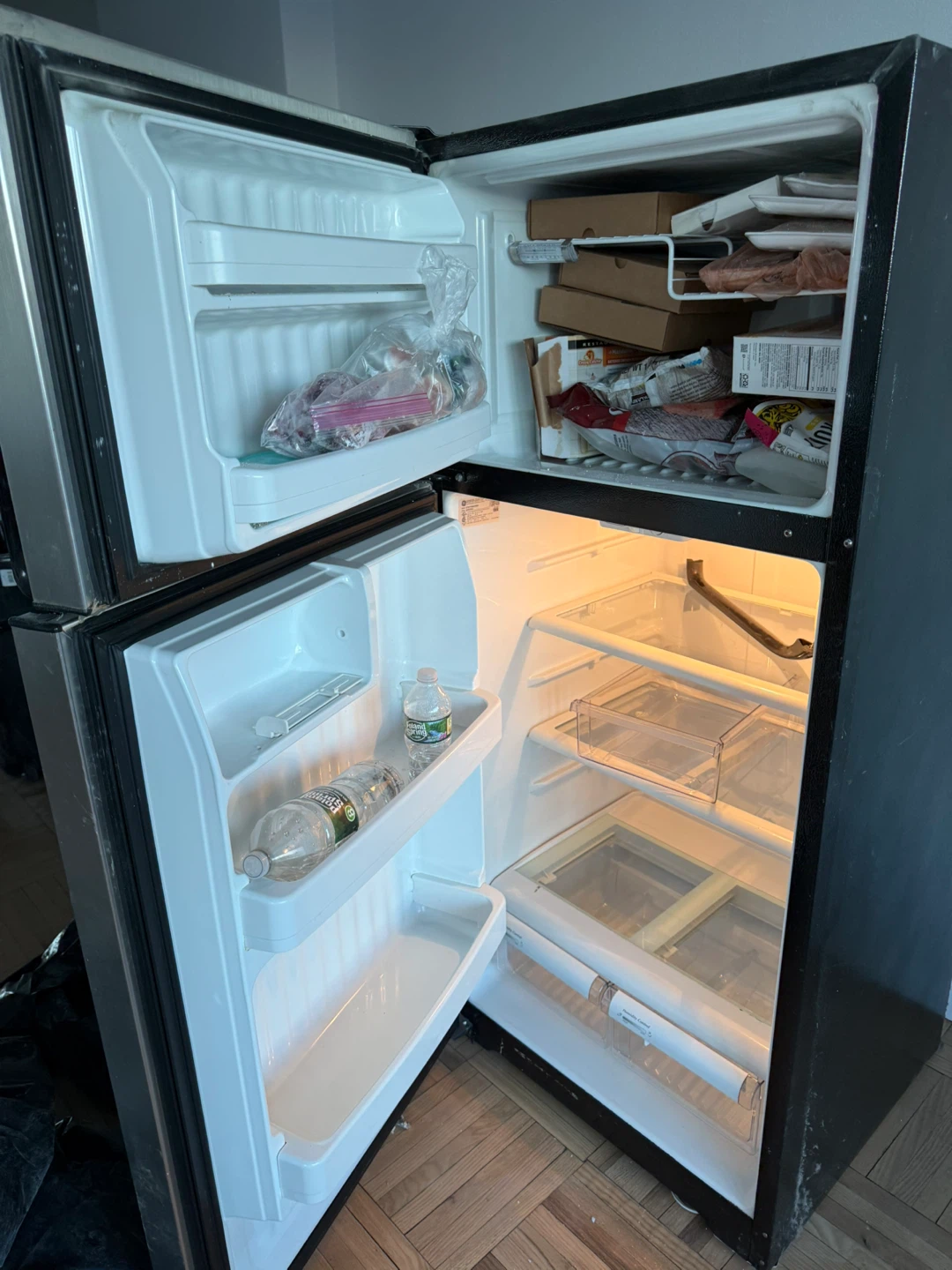 Kitchen Appliances GE Stainless Steel & Frigidaire - photo 2