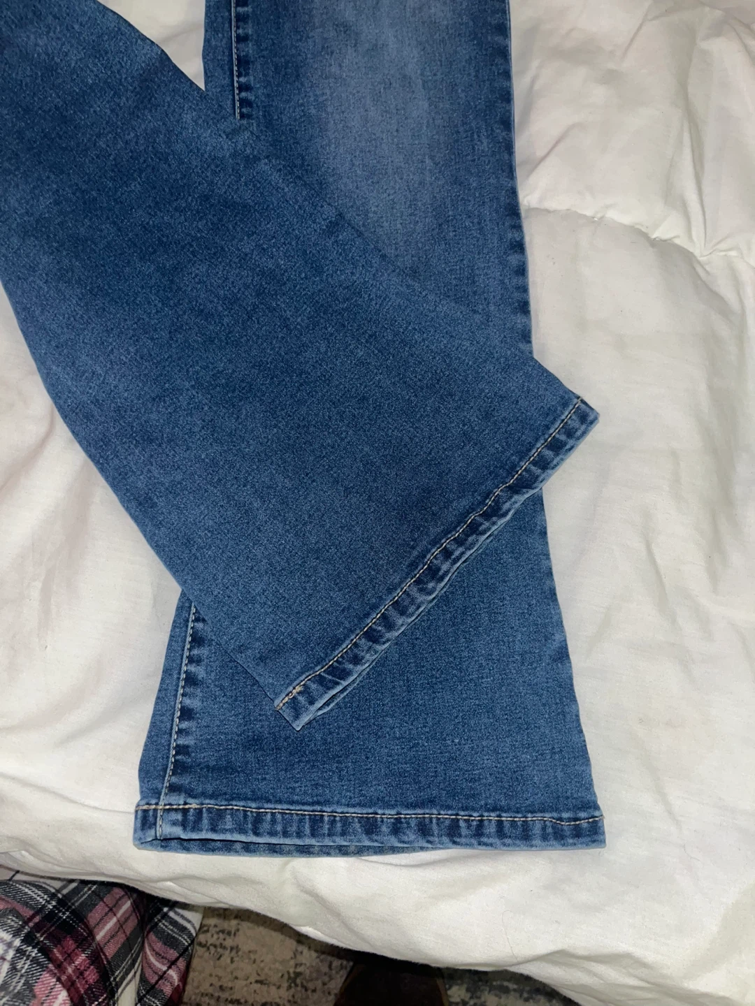 Tear on side - Austin Flare Jeans Size 5 - photo 4