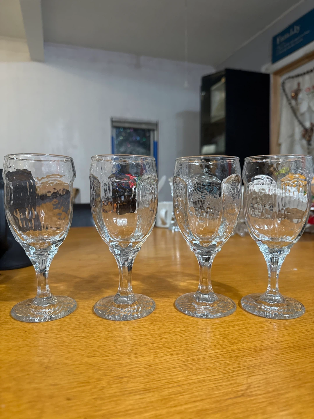 Set of 4 Clear Glass Wine Glasses