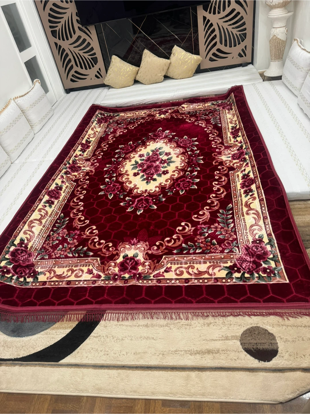 Decorative Floral Area Rug size 7x10 feet 🏆