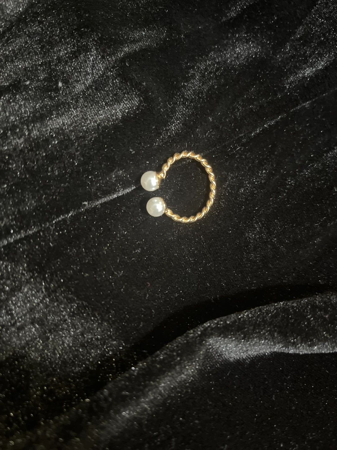 Gold Tone Twisted Ring with Pearls 🏆