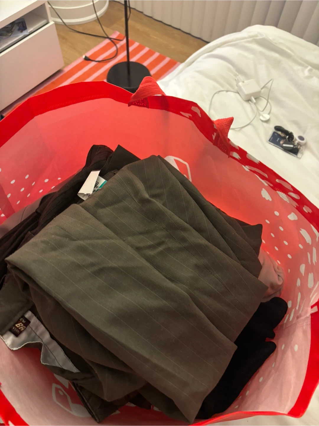 Banana Republic Sweater & Vans T-shirts Bundle - photo 2