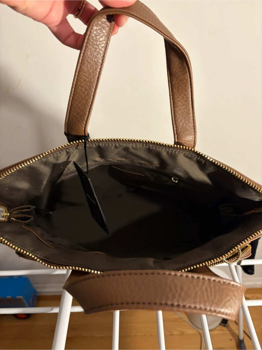 New with labels- Matt & Nat Vegan leather Satchel/laptop bag - photo 3