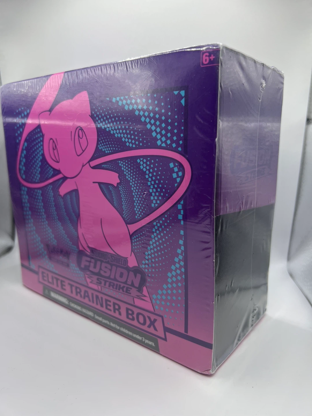 Pokemon TCG Sword & Shield Fusion Strike Elite Trainer Box - photo 2