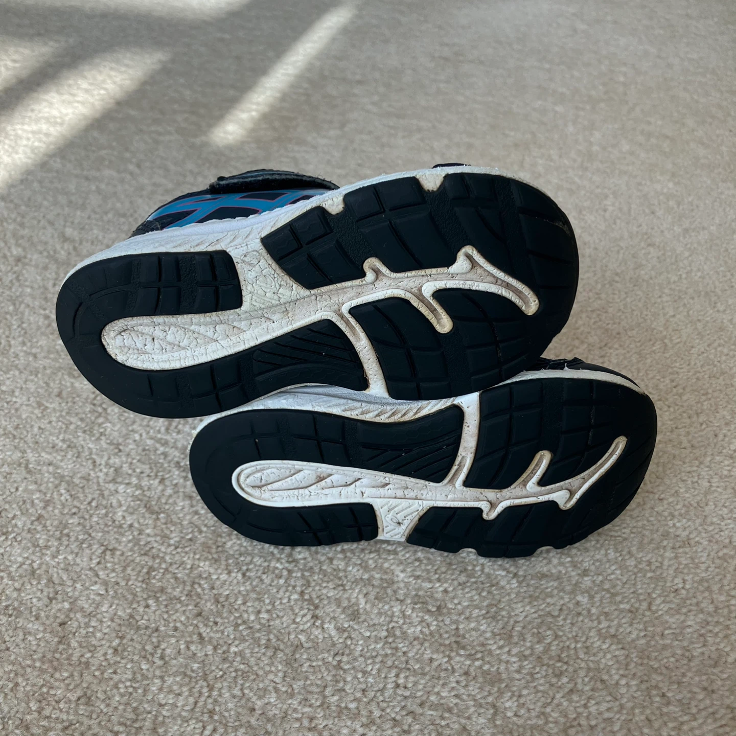 Asics Contend 7 Shoes (Size 7) - photo 2