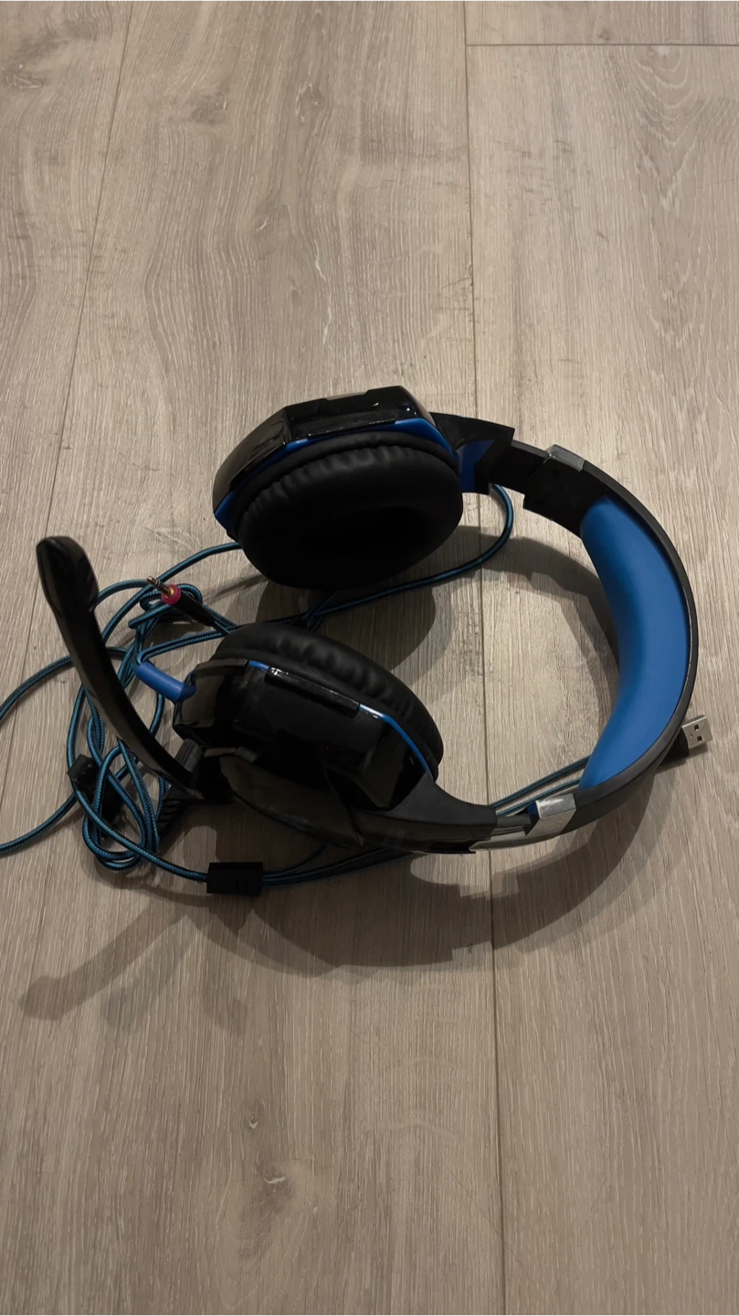 Gaming Headset with Microphone and LED Lights