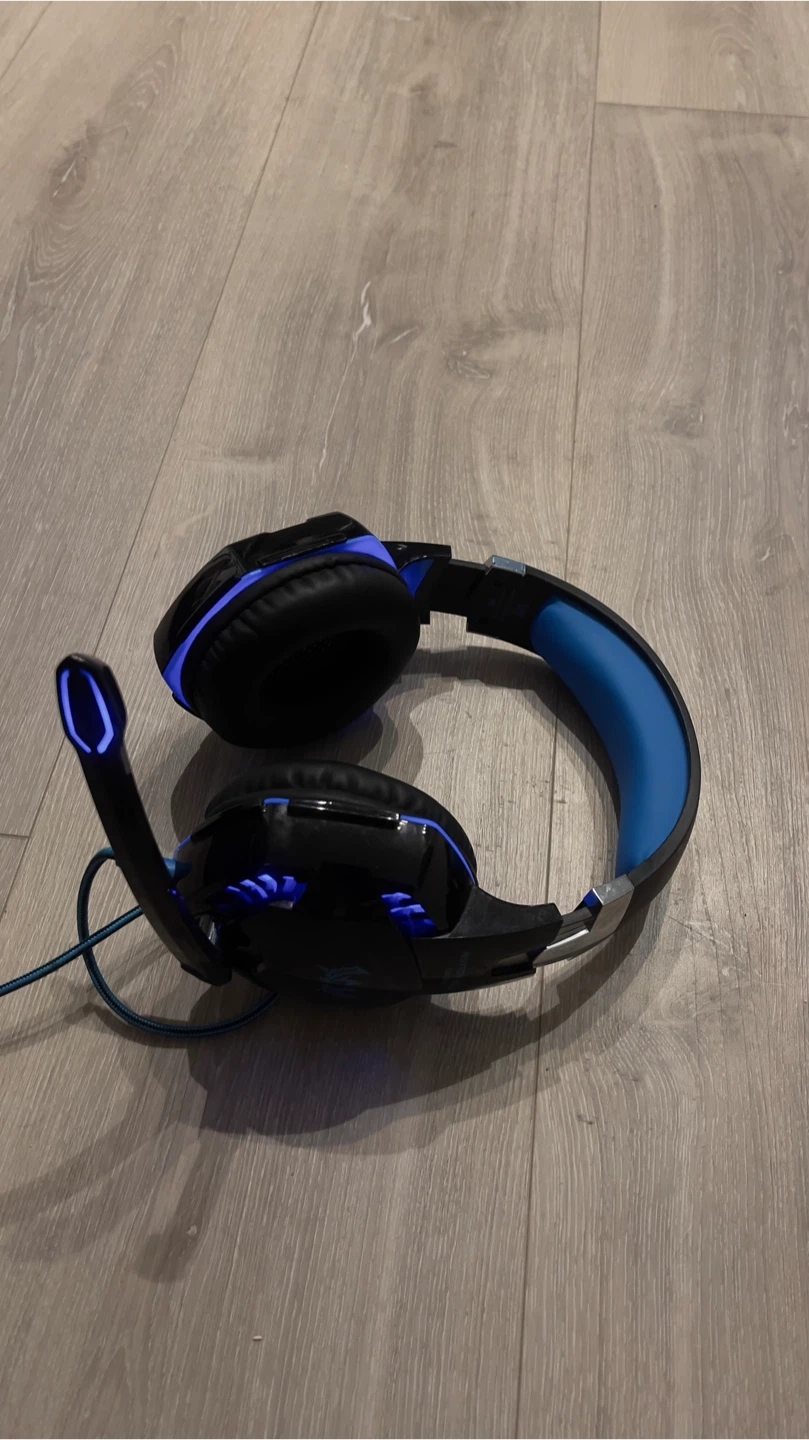 Gaming Headset with Microphone and LED Lights - photo 3