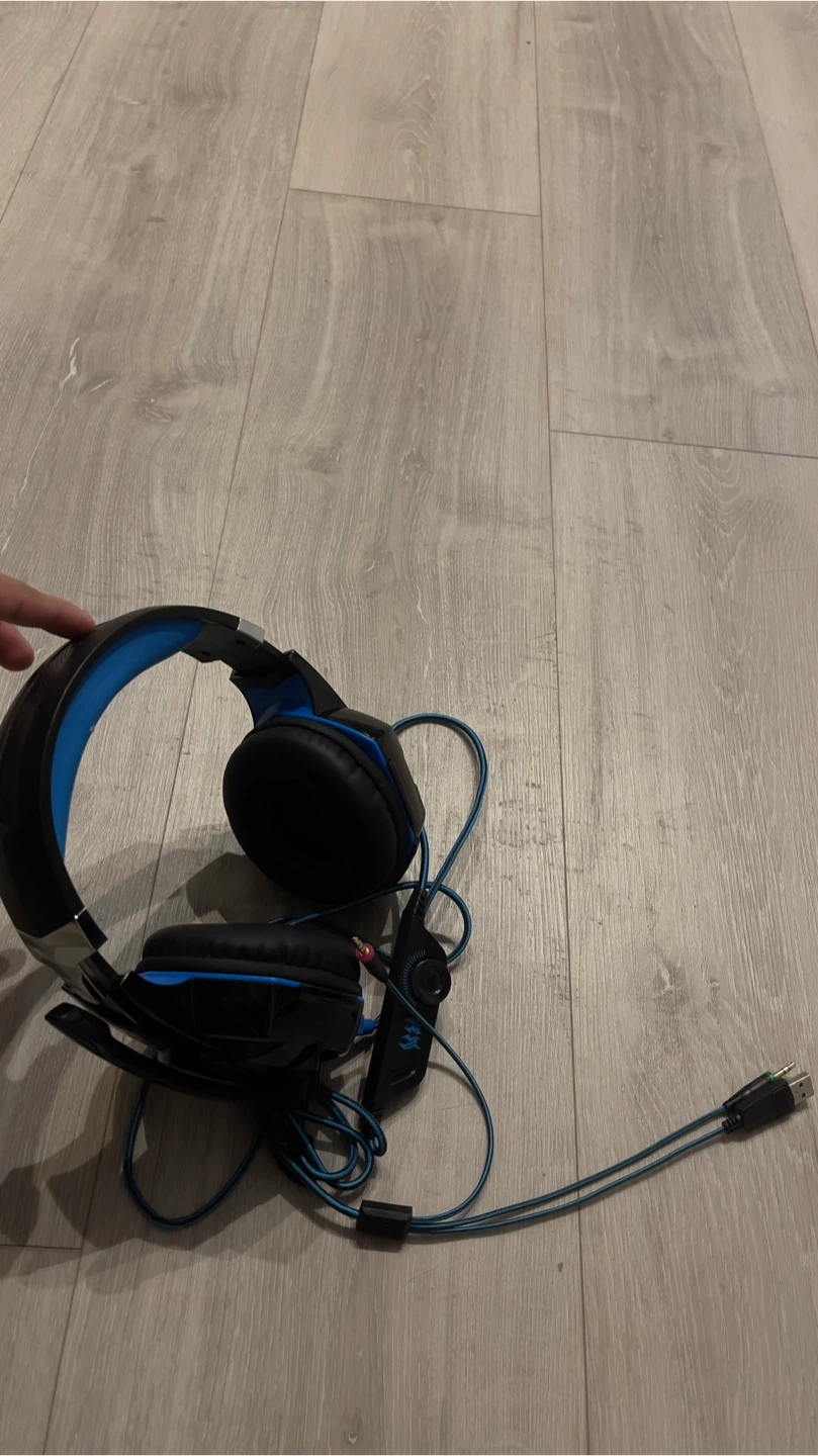 Gaming Headset with Microphone and LED Lights - photo 2