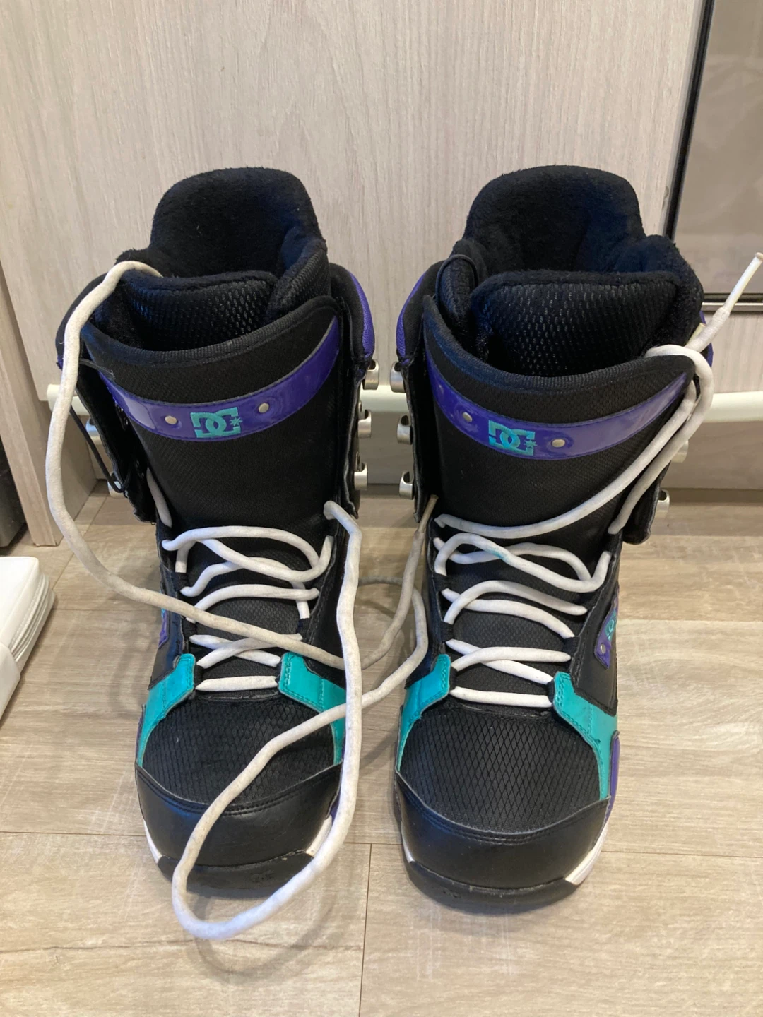 Flow Snowboard with DC Boots, helmet and Bag