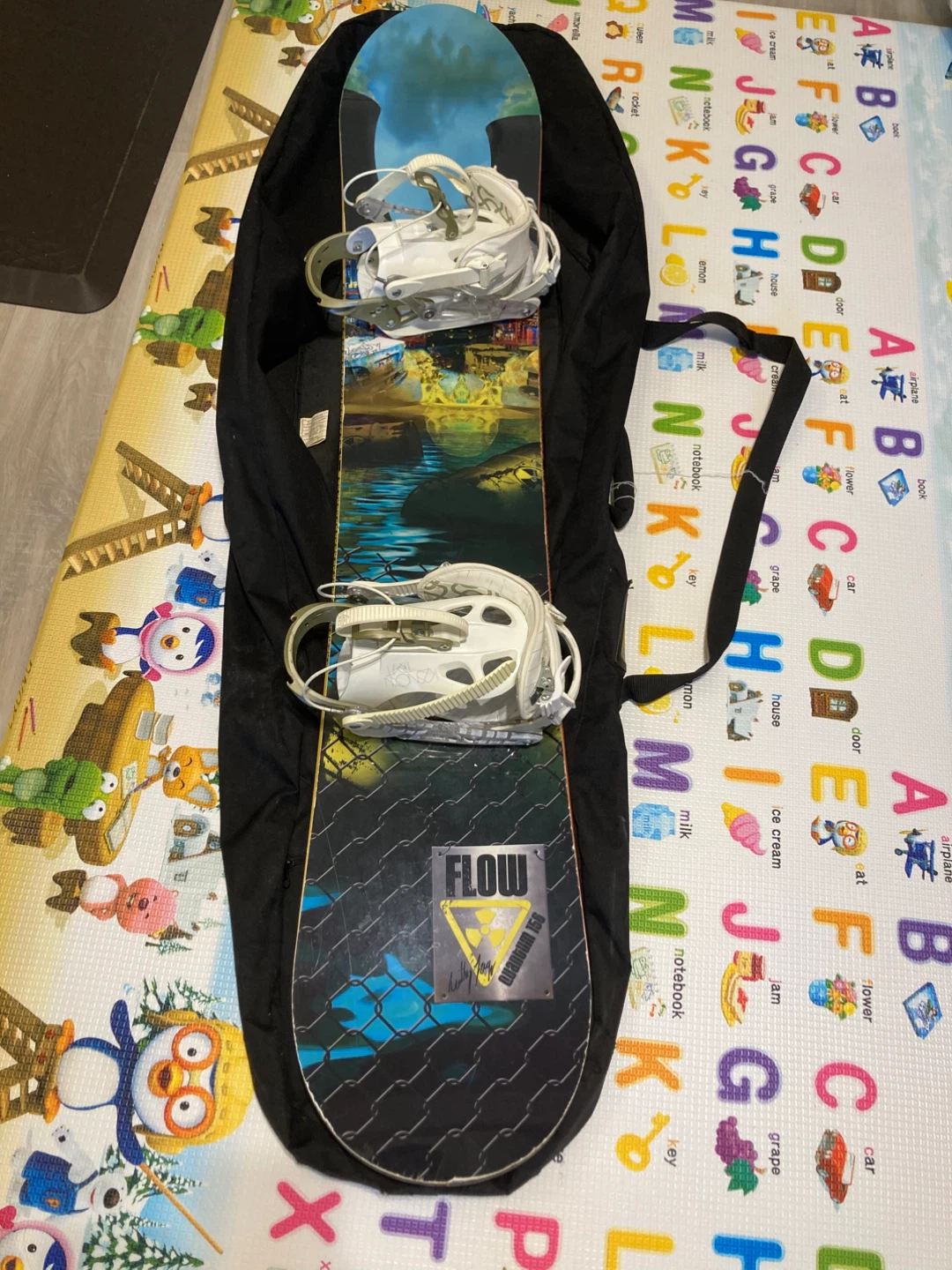 Flow Snowboard with DC Boots, helmet and Bag - photo 4