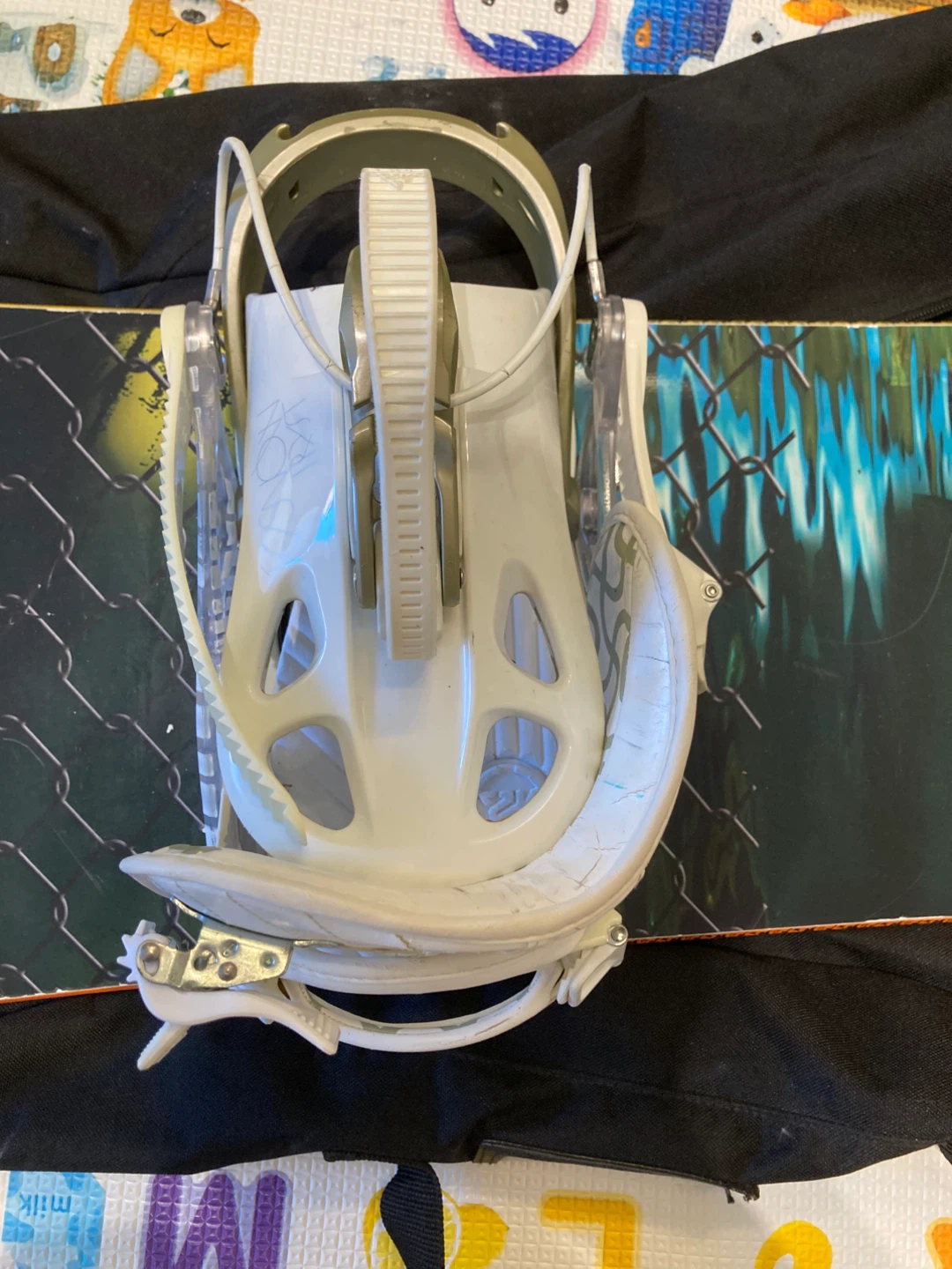 Flow Snowboard with DC Boots, helmet and Bag - photo 3