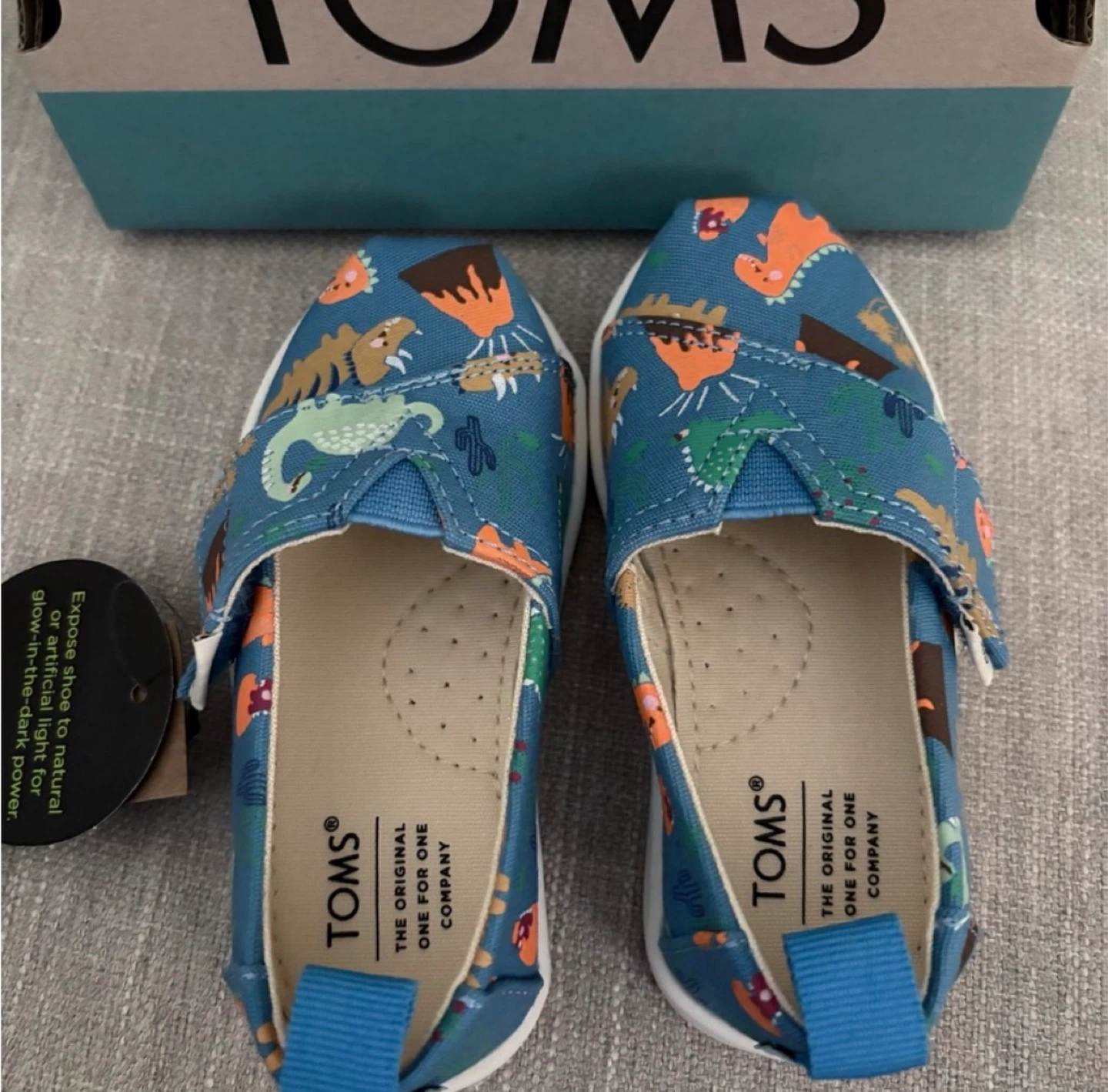 Toms Tiny Alpargata Toddler Shoes Sz 6 🏆