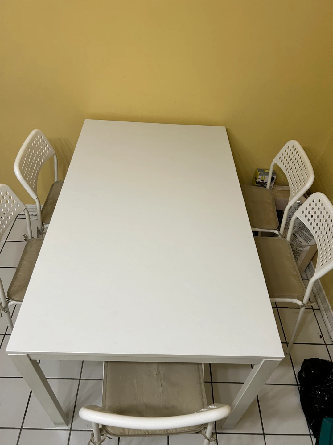 White Dining Table with 5 Chairs - photo 2